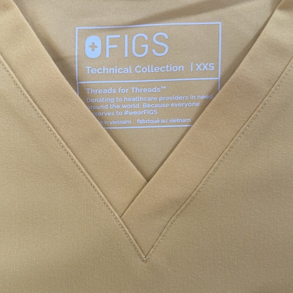 FIGS Catarina One-Pocket Scrub Top - Picture 2 of 4